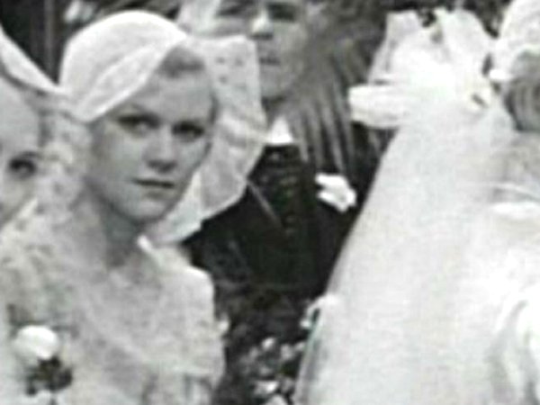 Dorothy Layton in Pack Up Your Troubles